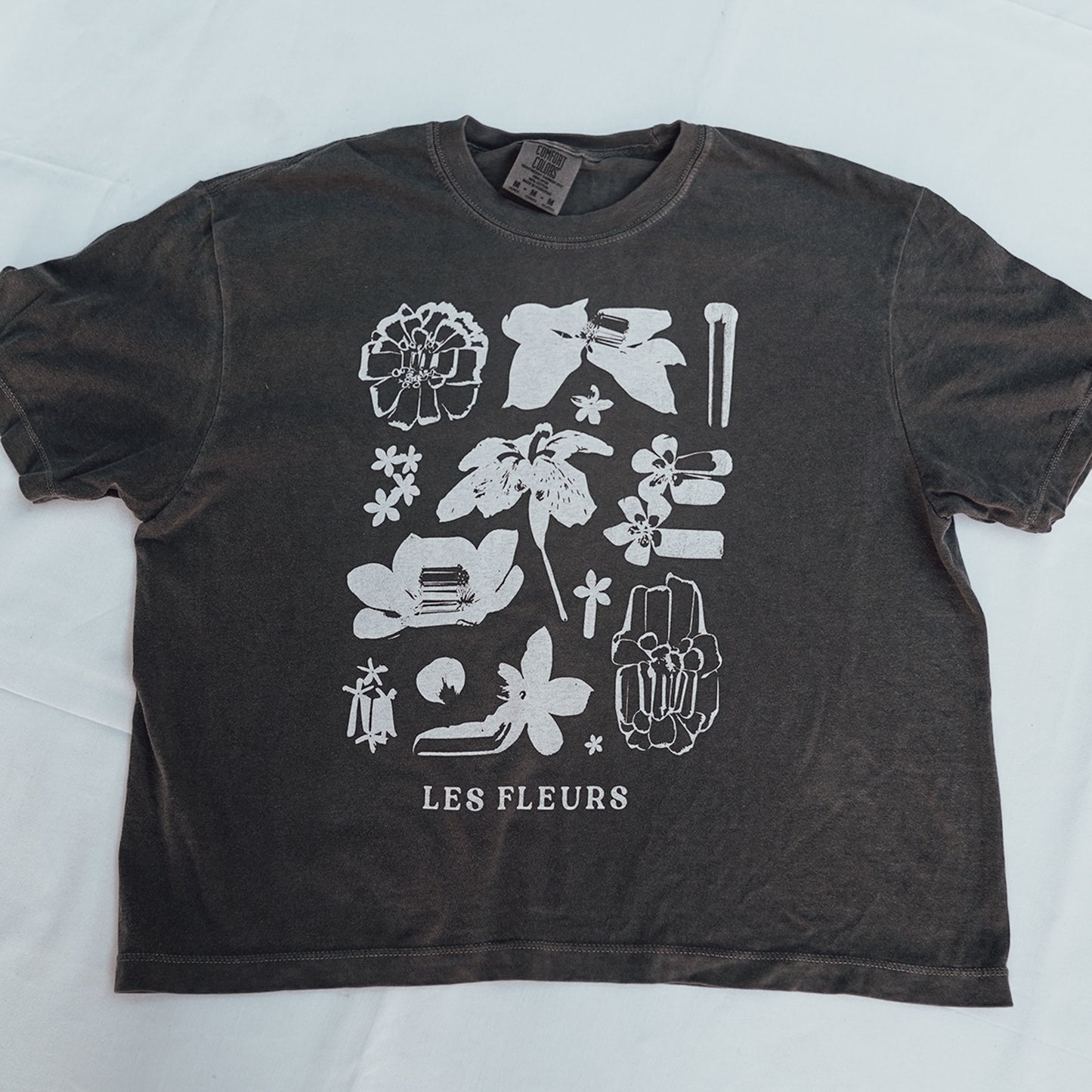 Les Fleurs Tee Cropped (Pepper)