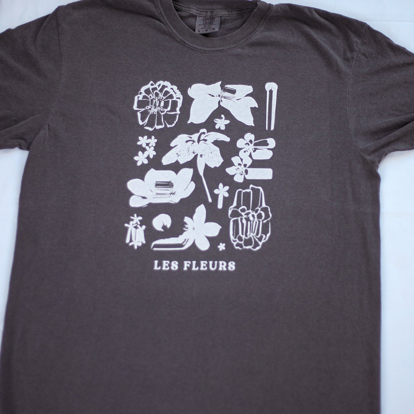 Les Fleurs Tee (Pepper)