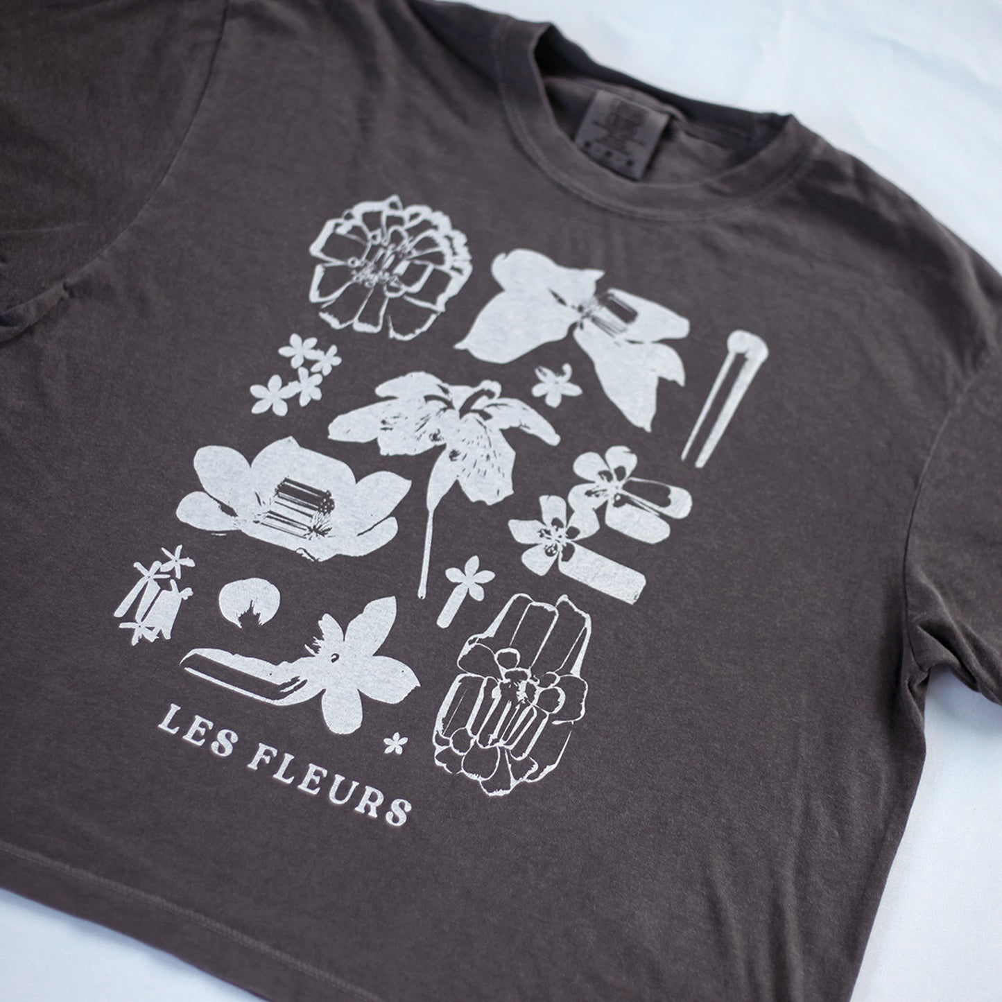 Les Fleurs Tee Cropped (Pepper)