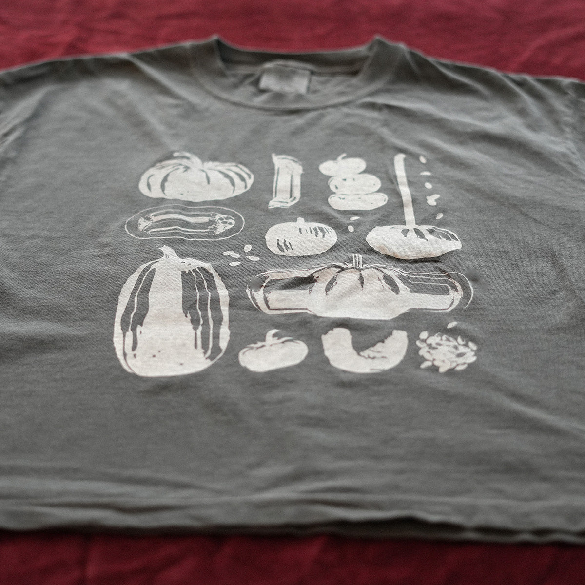 Pumpkin Tee Cropped (Pepper)