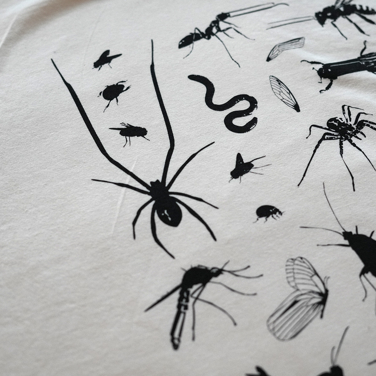 Creepy Crawliers Tee Cropped (Ivory)