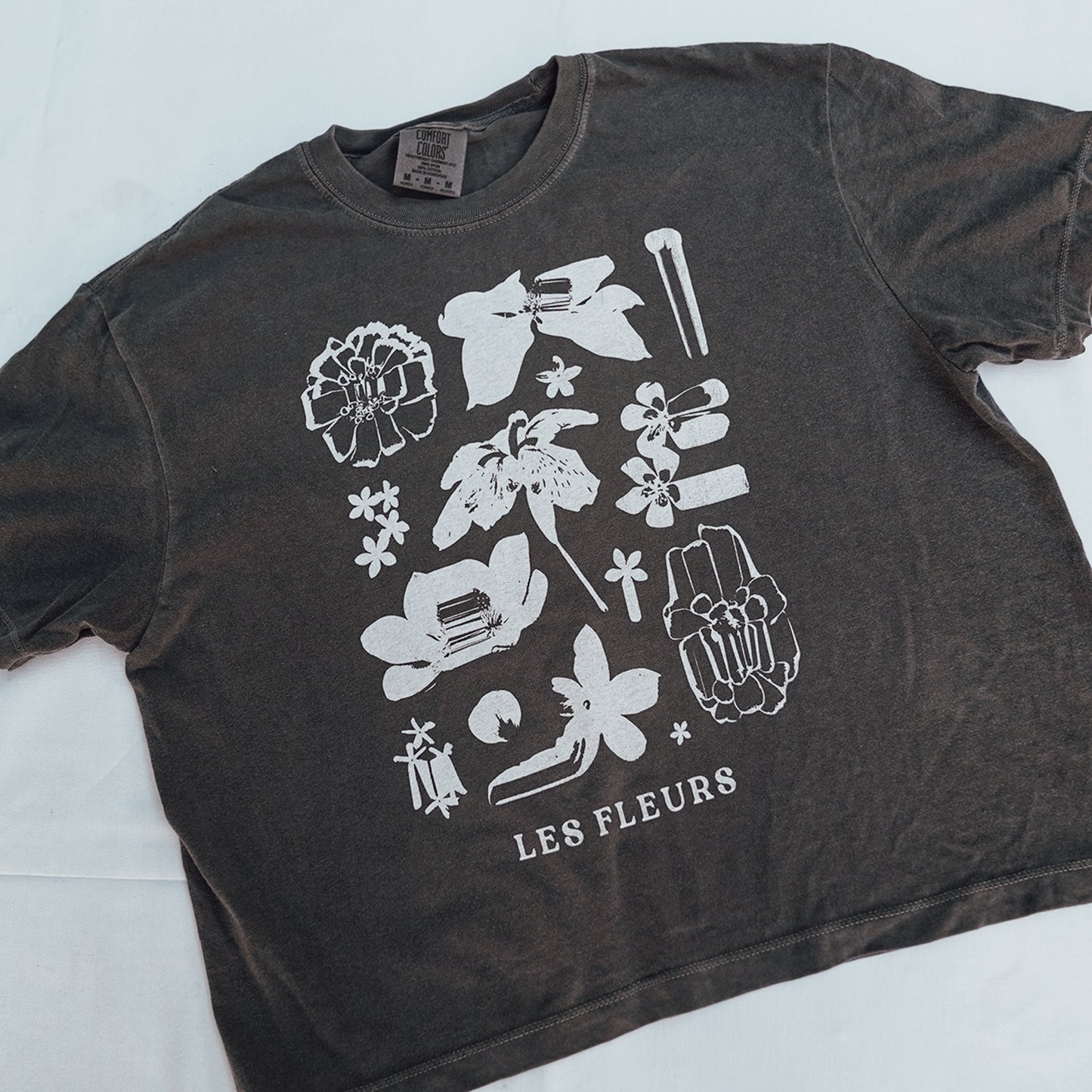 Les Fleurs Tee Cropped (Pepper)