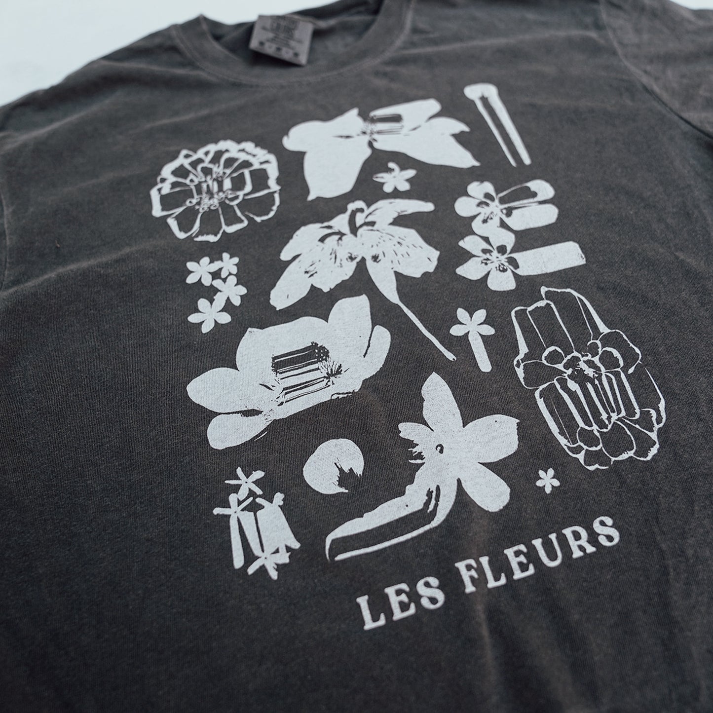 Les Fleurs Tee Cropped (Pepper)