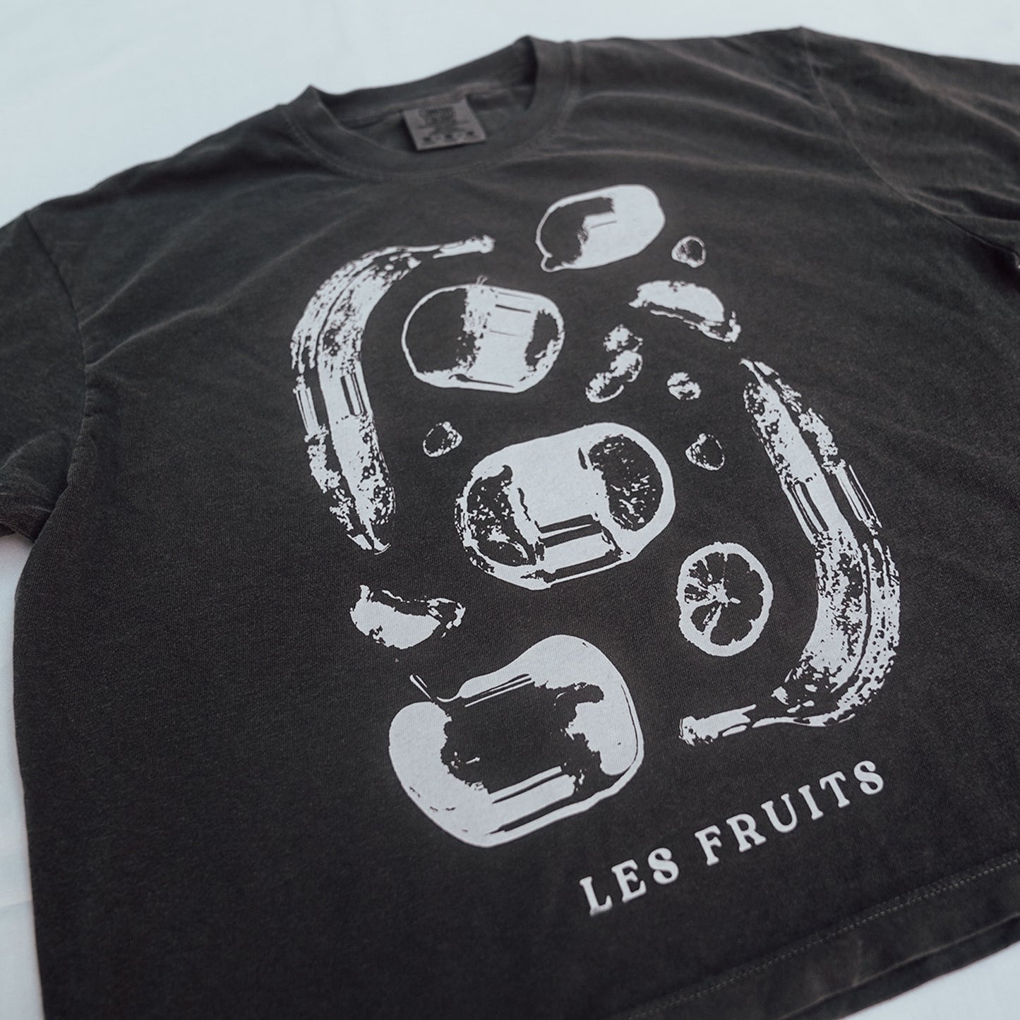 Les Fruits Tee Cropped (Pepper)
