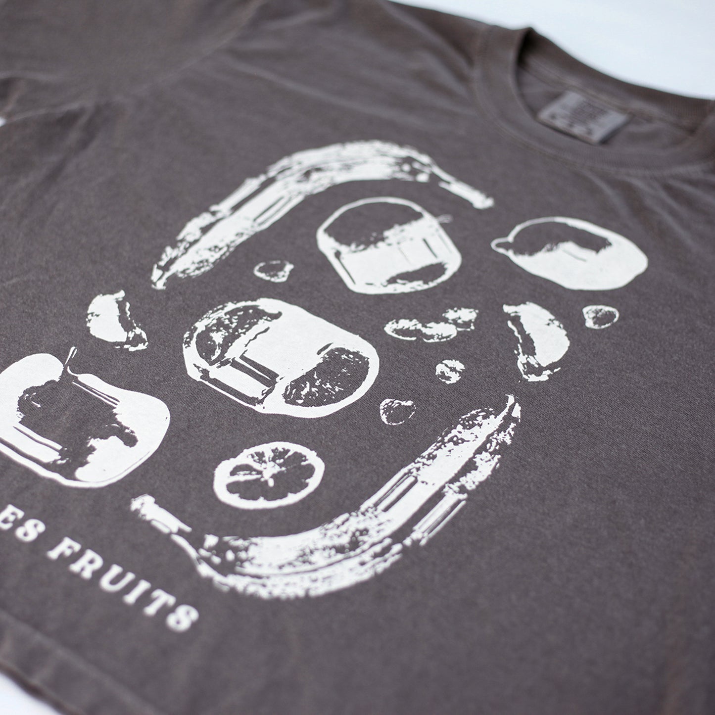 Les Fruits Tee Cropped (Pepper)