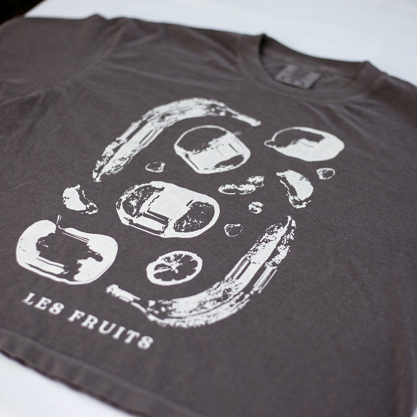 Les Fruits Tee Cropped (Pepper)